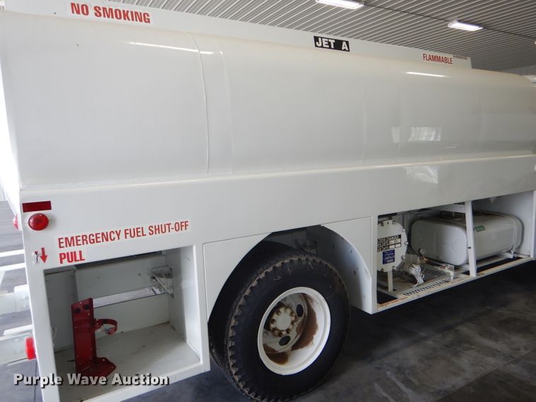 image for item GH9677 1978 International Cargo Star CO1850B fuel truck