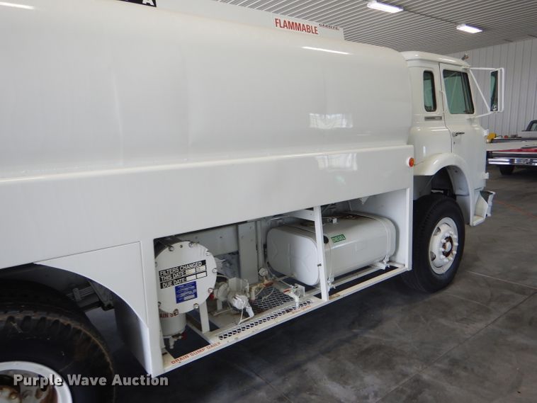 image for item GH9677 1978 International Cargo Star CO1850B fuel truck