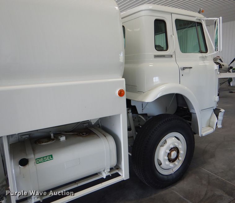 image for item GH9677 1978 International Cargo Star CO1850B fuel truck