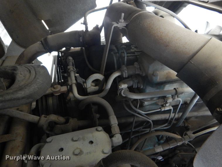 image for item GH9677 1978 International Cargo Star CO1850B fuel truck