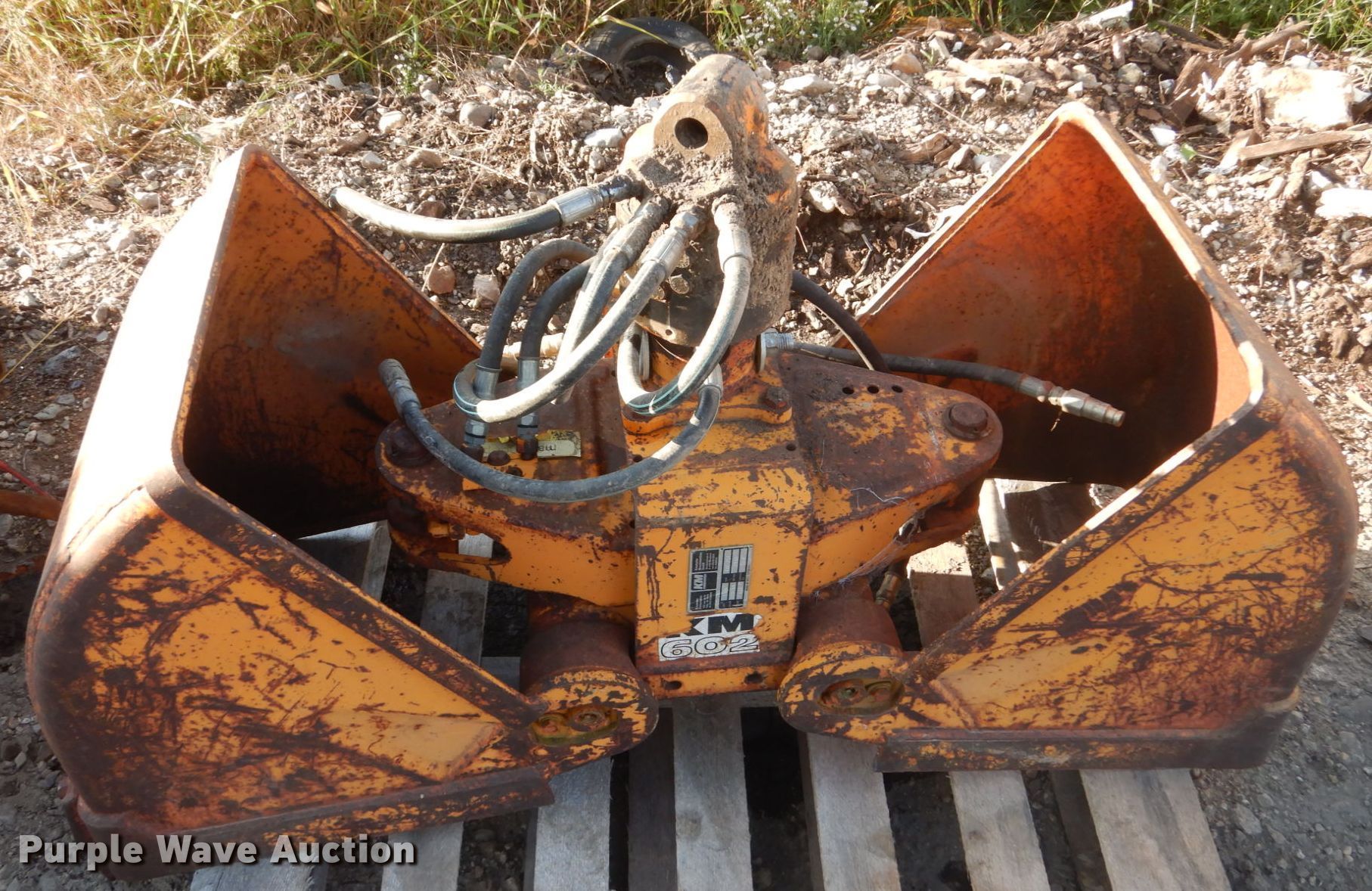 Kinshofer clamshell bucket in Lake Mills, IA Item FU9558 sold