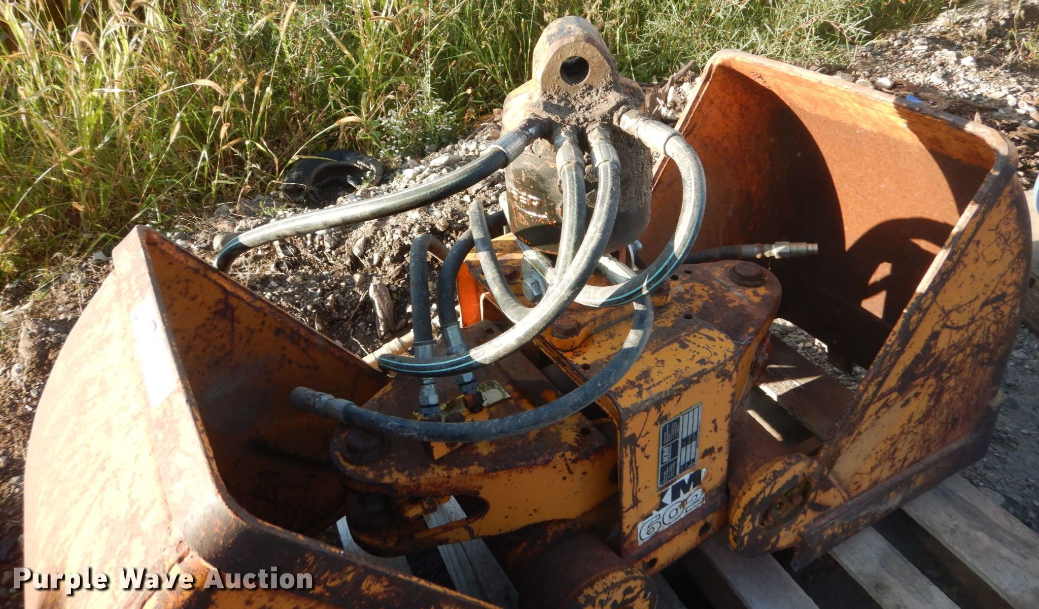 Kinshofer clamshell bucket in Lake Mills, IA Item FU9558 sold