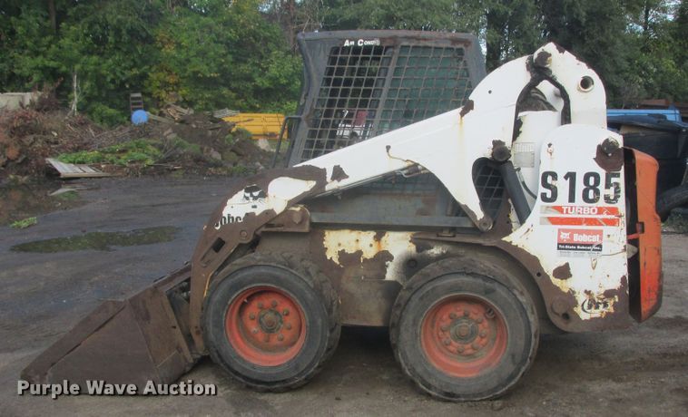 image for item DA8327 2002 Bobcat S185 skid steer