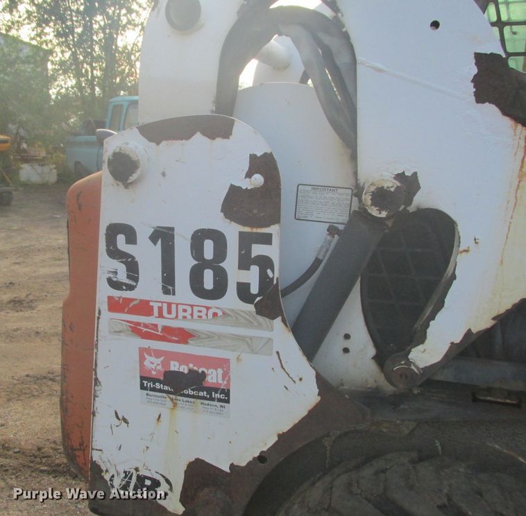 image for item DA8327 2002 Bobcat S185 skid steer