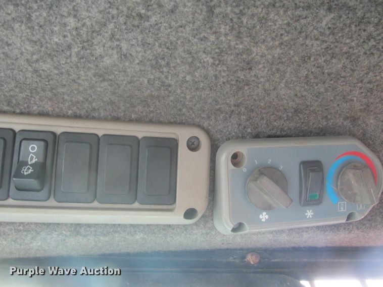 image for item DA8327 2002 Bobcat S185 skid steer