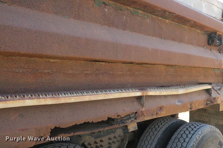 image for item DB10188 2006 International 7400 dump truck