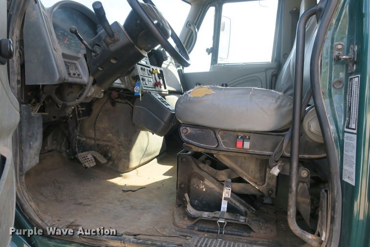 image for item DB10188 2006 International 7400 dump truck