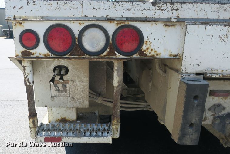 image for item DB10199 2005 International 7400 bucket truck