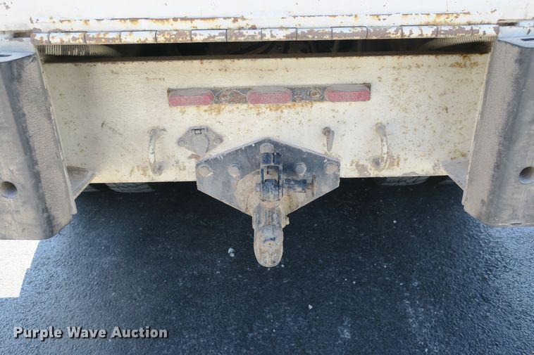 image for item DB10199 2005 International 7400 bucket truck