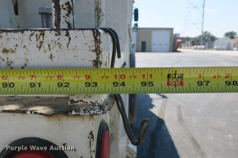 image for item DB10199 2005 International 7400 bucket truck