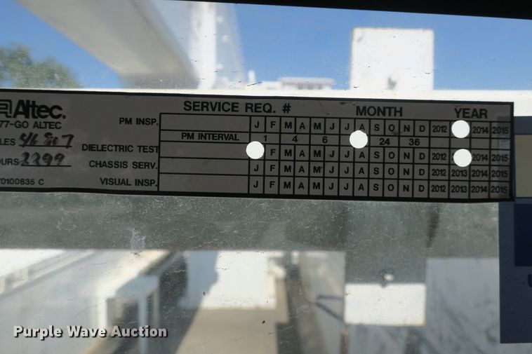 image for item DB10199 2005 International 7400 bucket truck