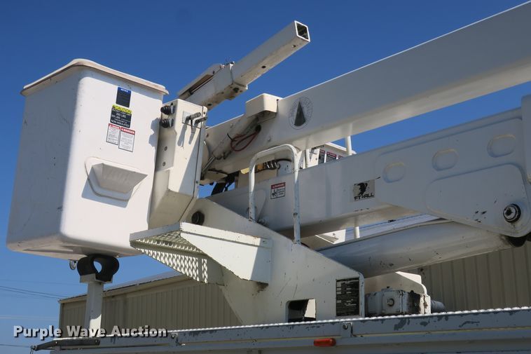 image for item DB10199 2005 International 7400 bucket truck