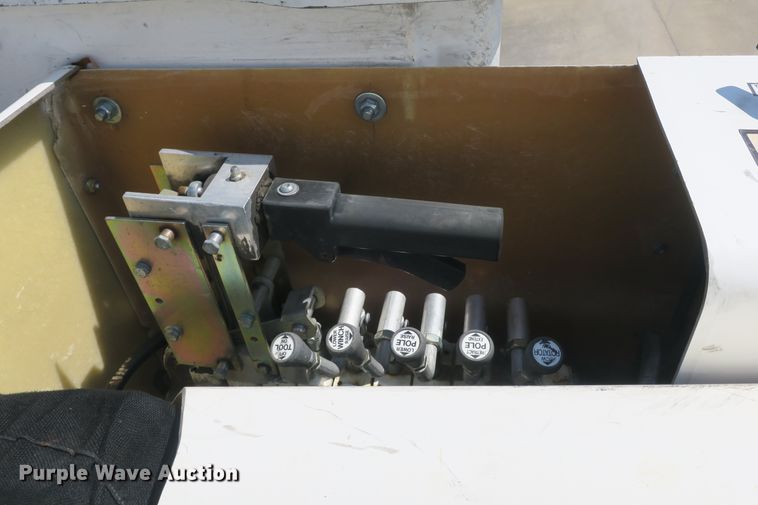 image for item DB10199 2005 International 7400 bucket truck