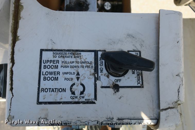 image for item DB10199 2005 International 7400 bucket truck