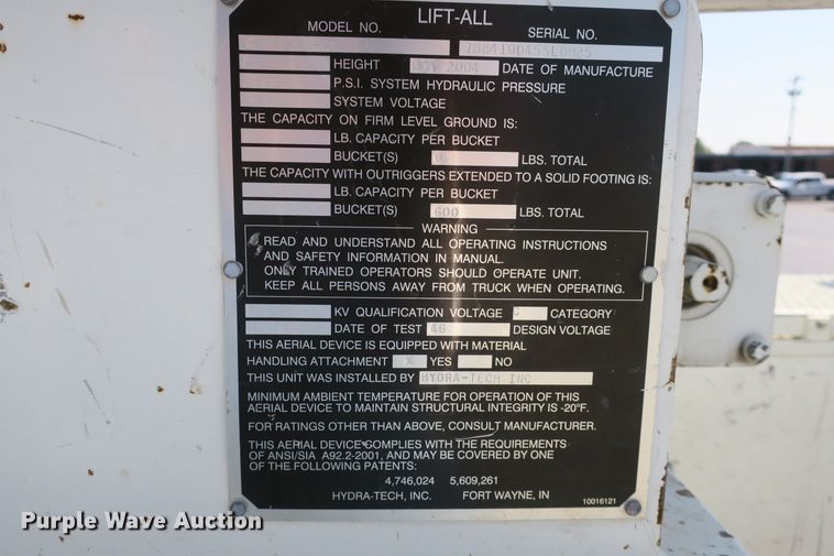 image for item DB10199 2005 International 7400 bucket truck