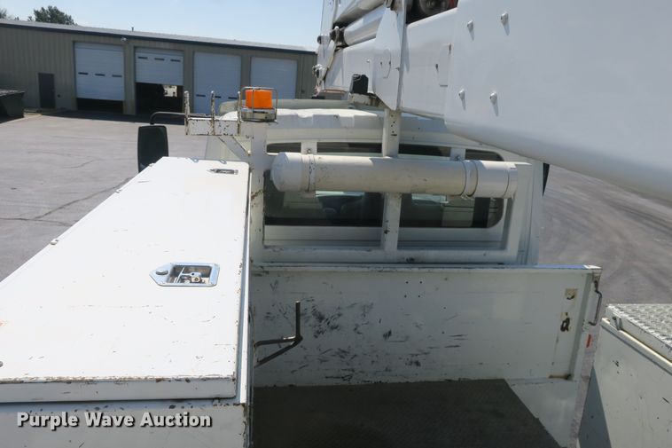 image for item DB10199 2005 International 7400 bucket truck