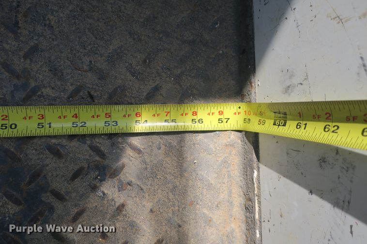 image for item DB10199 2005 International 7400 bucket truck