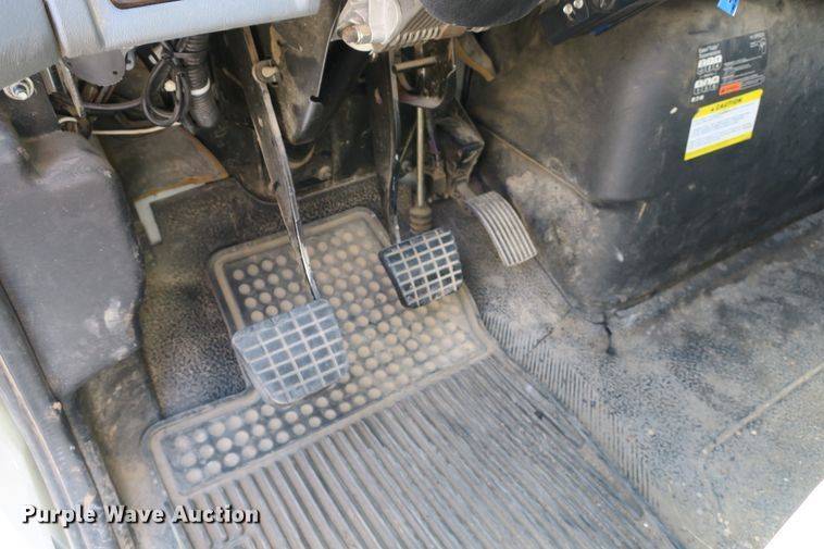 image for item DB10199 2005 International 7400 bucket truck