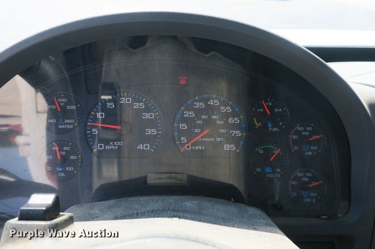 image for item DB10199 2005 International 7400 bucket truck