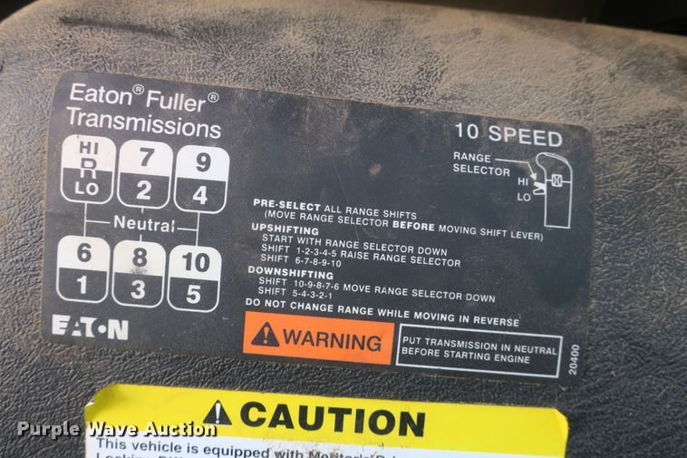 image for item DB10199 2005 International 7400 bucket truck