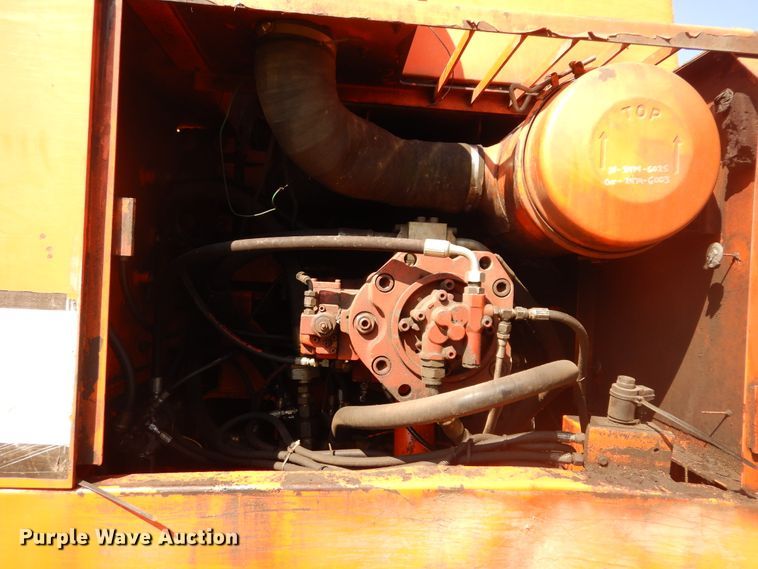 image for item DC8681 1998 Daewoo Solar 330-III excavator