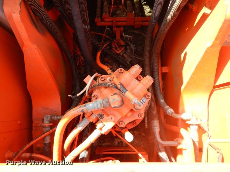 image for item DC8681 1998 Daewoo Solar 330-III excavator