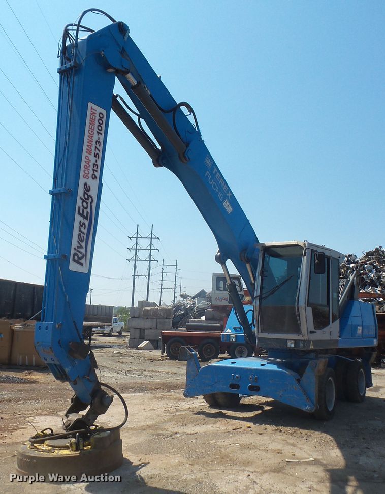 image for item DE2395 2005 Fuchs MHL 331 rubber tire excavator