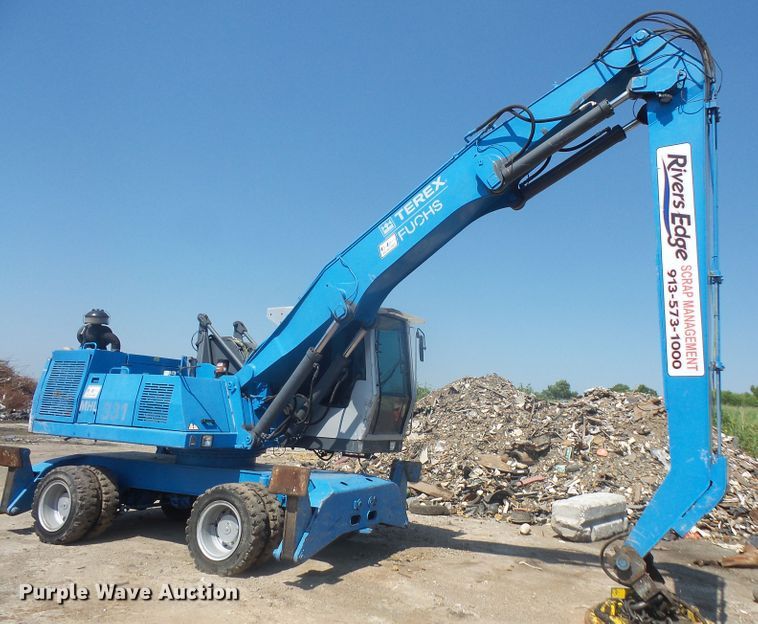 image for item DE2395 2005 Fuchs MHL 331 rubber tire excavator