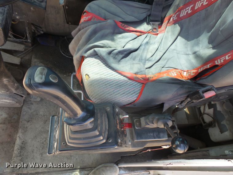 image for item DE2395 2005 Fuchs MHL 331 rubber tire excavator