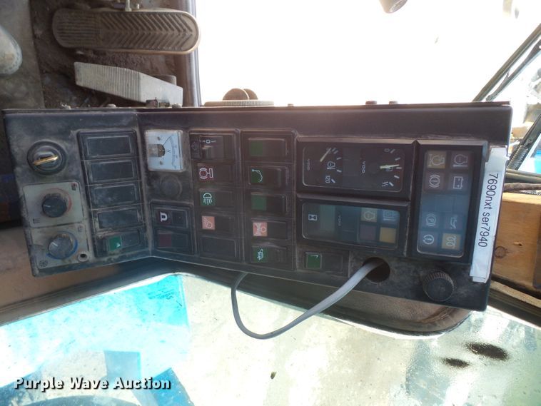 image for item DE2395 2005 Fuchs MHL 331 rubber tire excavator