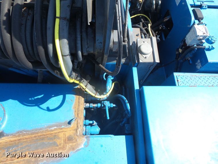 image for item DE2395 2005 Fuchs MHL 331 rubber tire excavator