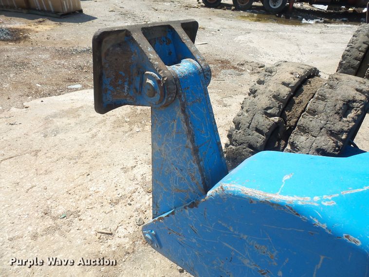 image for item DE2395 2005 Fuchs MHL 331 rubber tire excavator