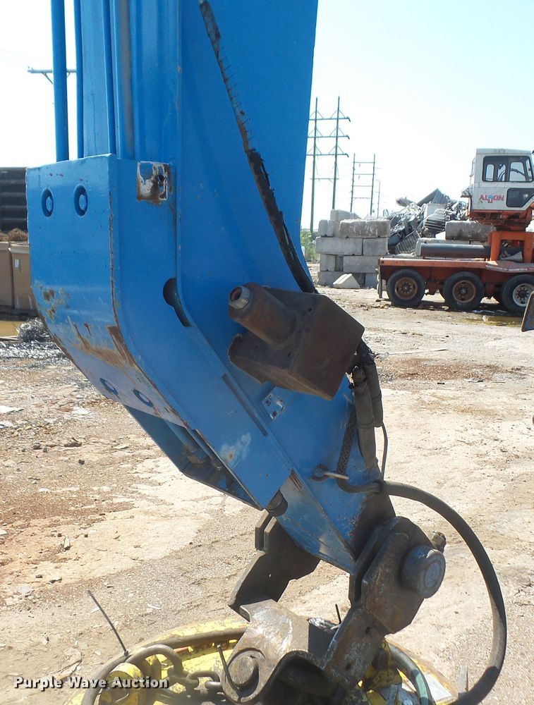 image for item DE2395 2005 Fuchs MHL 331 rubber tire excavator