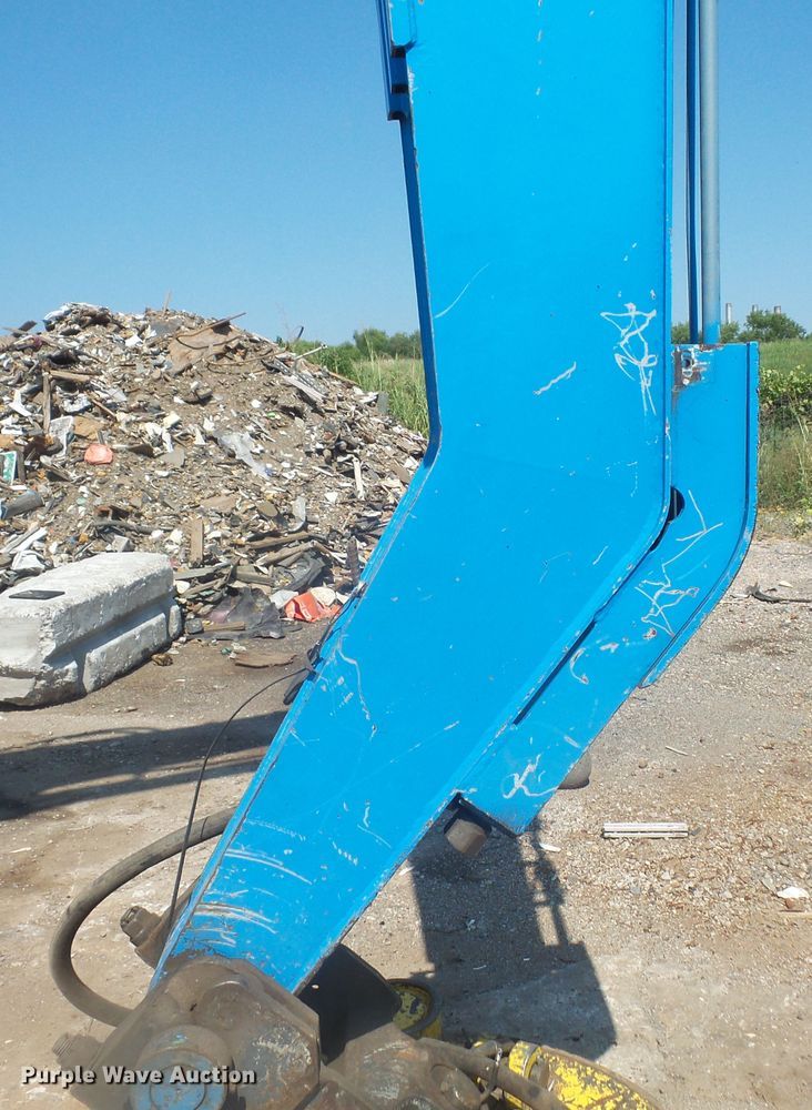 image for item DE2395 2005 Fuchs MHL 331 rubber tire excavator