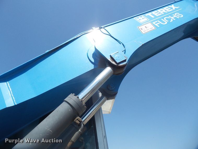 image for item DE2395 2005 Fuchs MHL 331 rubber tire excavator