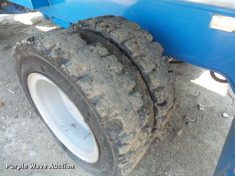 image for item DE2395 2005 Fuchs MHL 331 rubber tire excavator