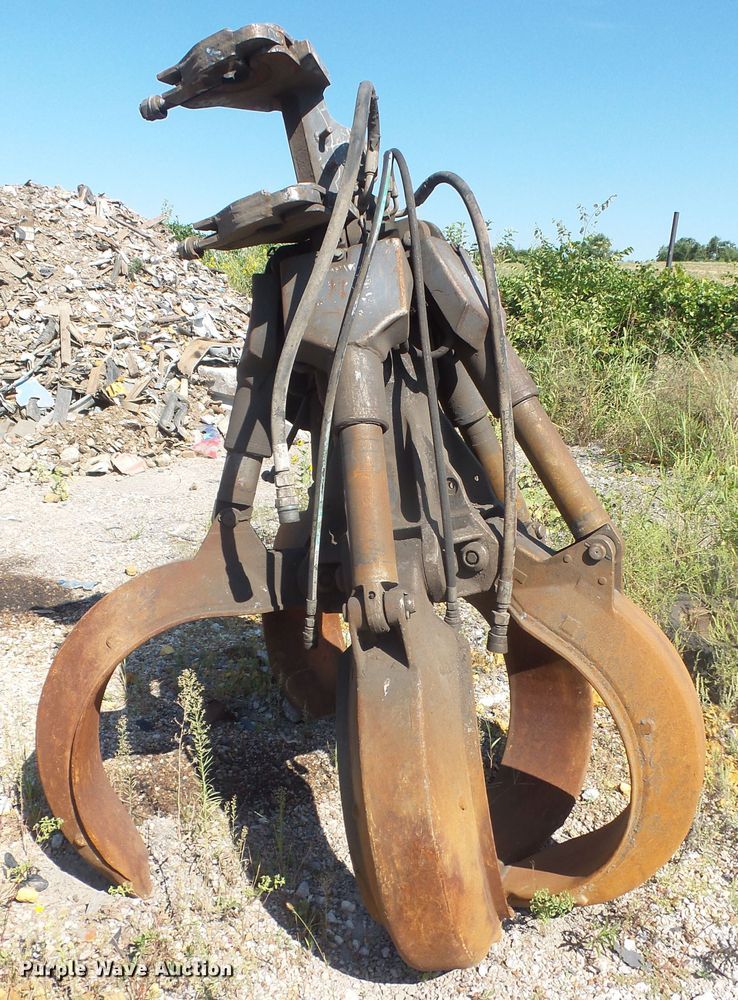 image for item DE2395 2005 Fuchs MHL 331 rubber tire excavator