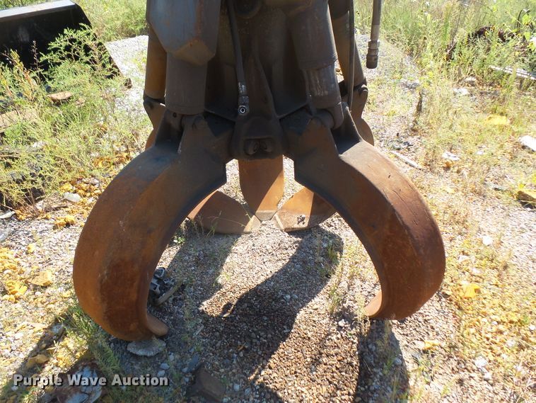 image for item DE2395 2005 Fuchs MHL 331 rubber tire excavator