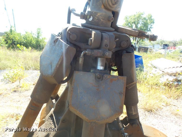 image for item DE2395 2005 Fuchs MHL 331 rubber tire excavator