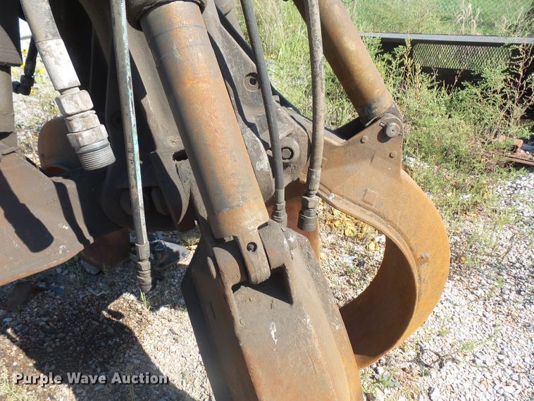 image for item DE2395 2005 Fuchs MHL 331 rubber tire excavator