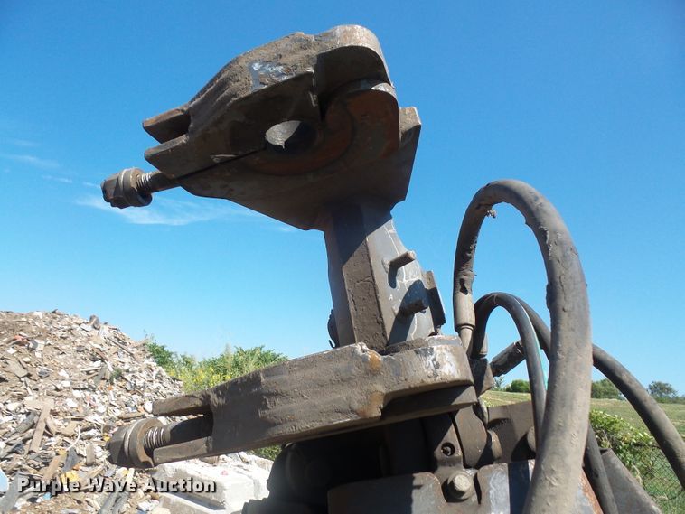 image for item DE2395 2005 Fuchs MHL 331 rubber tire excavator