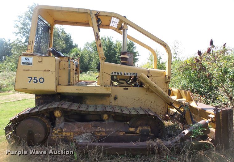 image for item DE7984 1981 John Deere 750 dozer