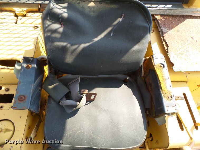 image for item DE7984 1981 John Deere 750 dozer