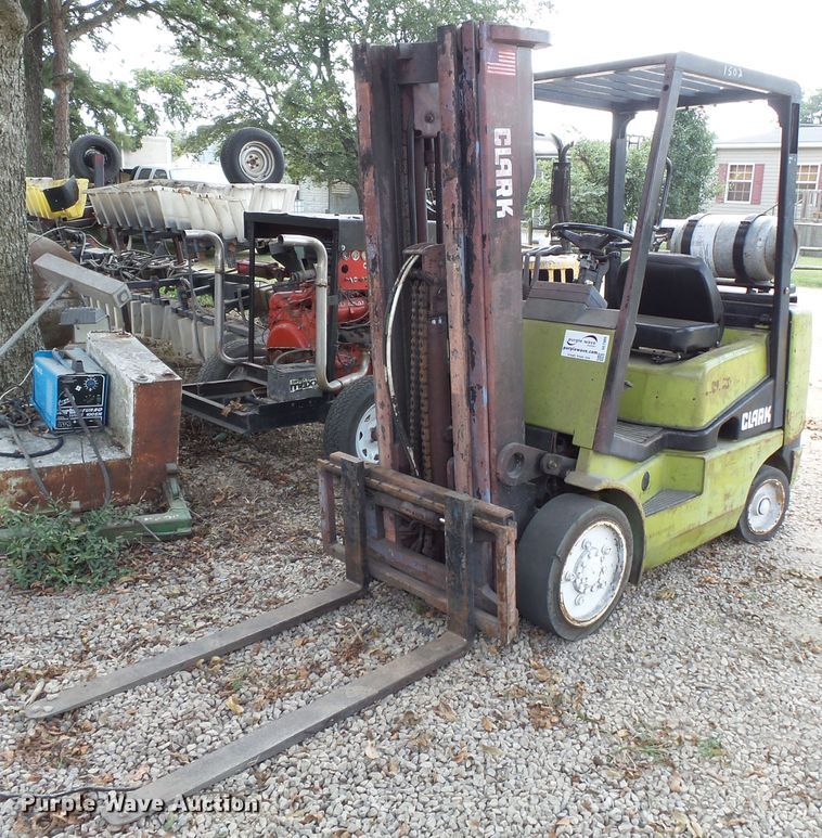 image for item DE7986 Clark CGC25 forklift