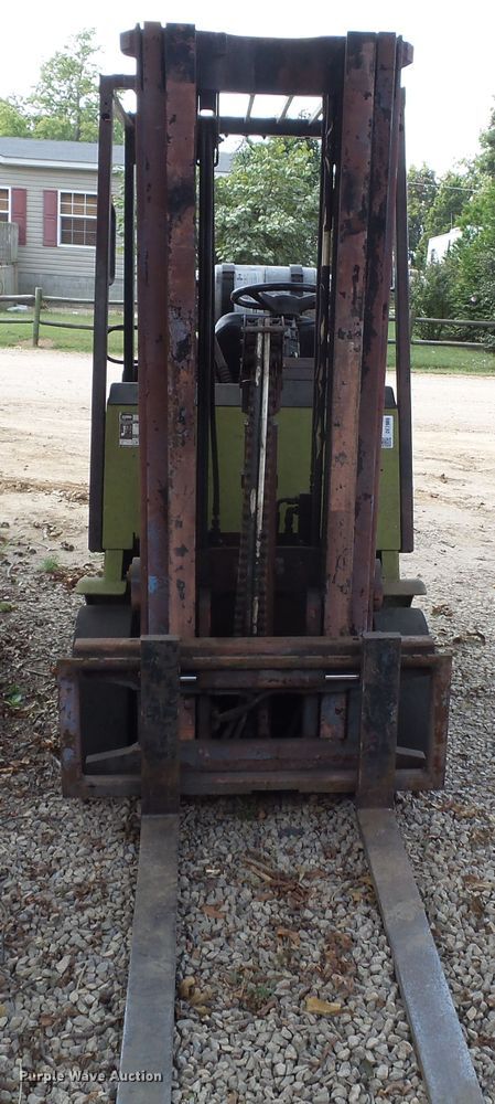 image for item DE7986 Clark CGC25 forklift