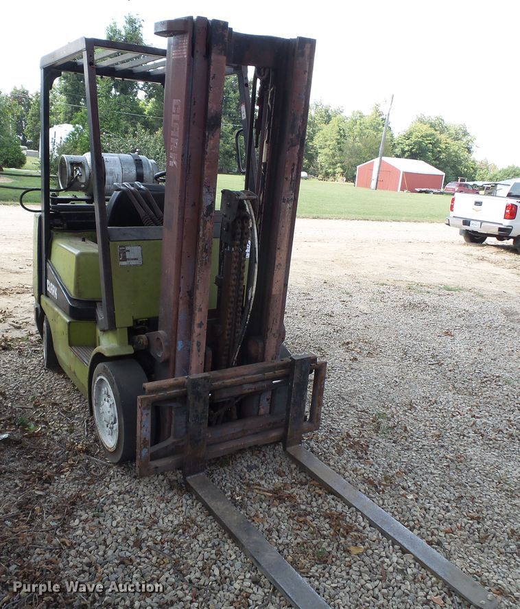 image for item DE7986 Clark CGC25 forklift