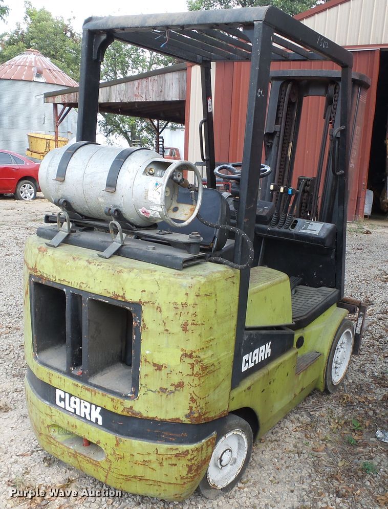 image for item DE7986 Clark CGC25 forklift