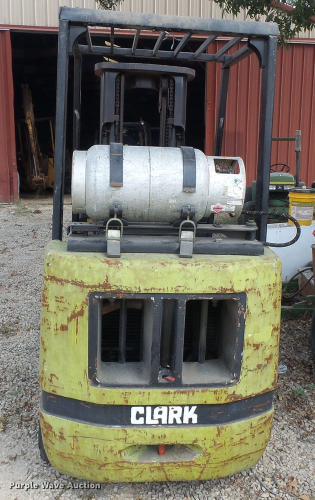 image for item DE7986 Clark CGC25 forklift