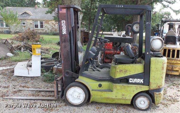 image for item DE7986 Clark CGC25 forklift