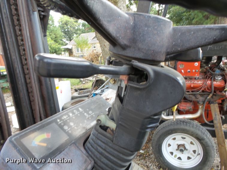 image for item DE7986 Clark CGC25 forklift